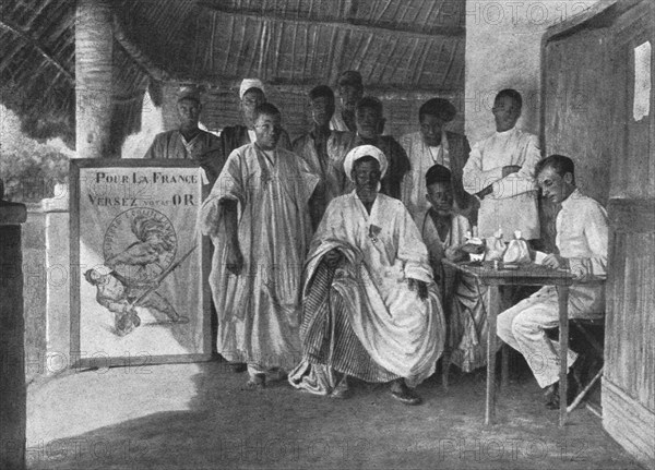 'Le Loyalisme Musulman; A bondoukou: Les versements d'or, a Bondoukou, sous la veranda..., 1916. Creator: Unknown.