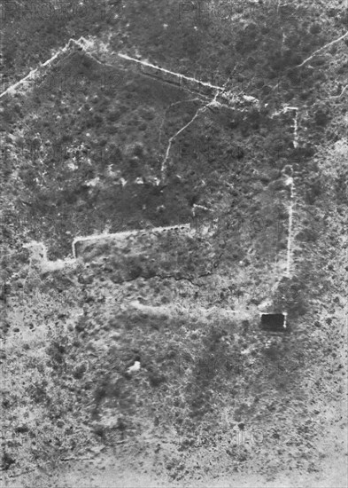 'Le Fort de Douaumont apres les trois journees de lutte du 22 au 24 mai ; On distingue..., 1916. Creator: Unknown.