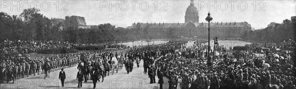 'Les Funerailles du general Gallieni a Paris et a Saint-Raphael; Le cortege partant des..., 1916. Creator: Unknown.