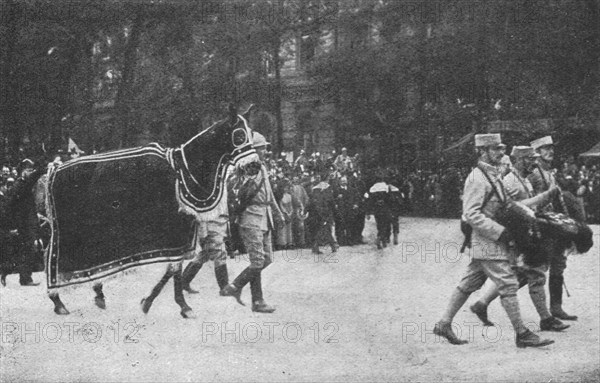 'Les Funerailles du general Gallieni a Paris et a Saint-Raphael; Les decorations et le..., 1916. Creator: Unknown.