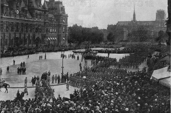 'Les Funerailles du general Gallieni a Paris et a Saint-Raphael; Defile des troupes devant..., 1916. Creator: Unknown.