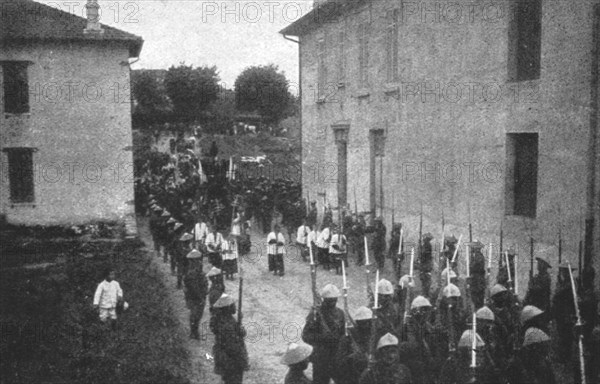 'Les Funerailles du general Gallieni a Paris et a Saint-Raphael; Le cortege funebre a..., 1916. Creator: Unknown.