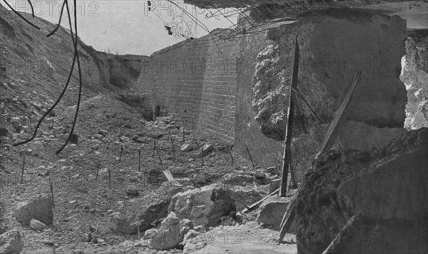 '' Le Fort de Vaux; Aspect d'un angle de l'ouvrage avec les enormes blocs de beton disloques', 1916. Creator: Unknown.