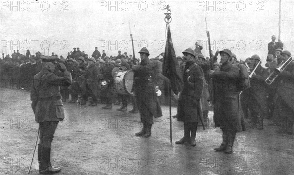 'Le deuxieme anniversaire de L'Yser; le general Wielemans saluante le drapeau du 12e de...1916. Creator: Unknown.