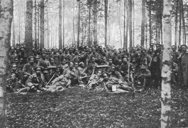 'Visions de guerre sur le front russe; la compagnie de chasseurs qui a pris des tranchees..., 1916. Creator: L.H Grondijs.