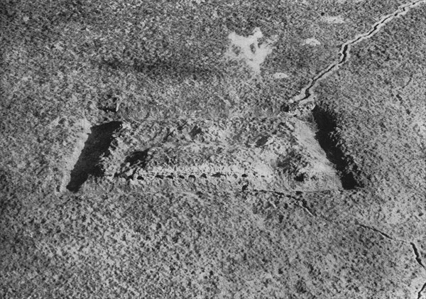 'Le Fort de Vaux, repris le 2 novembre; vue oblique, en aeroplane et a faible hauteur..., 1916. Creator: Unknown.