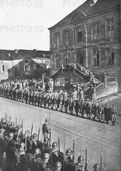 'Au quartier general d'armee du general Nivelle; le prince Arthur de Connaught, cousin..., 1916. Creator: Unknown.