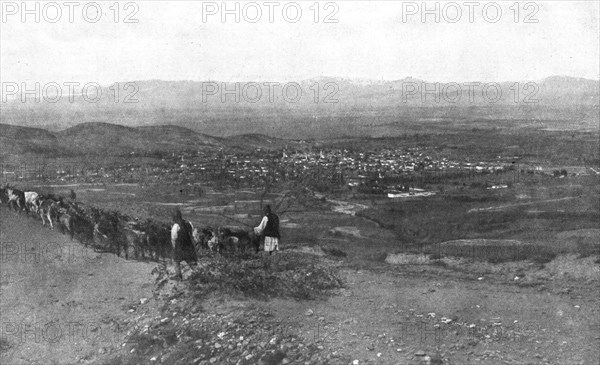 'Sur la route de Monastir; la ville de Monastir vue des hauteurs au Sud-Ouest : a l'horizon..., 1916 Creator: Unknown.