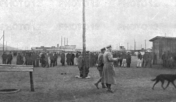 'Les prisonniers de guerre en allemagne; au camp de Soltau (Hanovre) : un Francais..., 1916. Creator: Unknown.