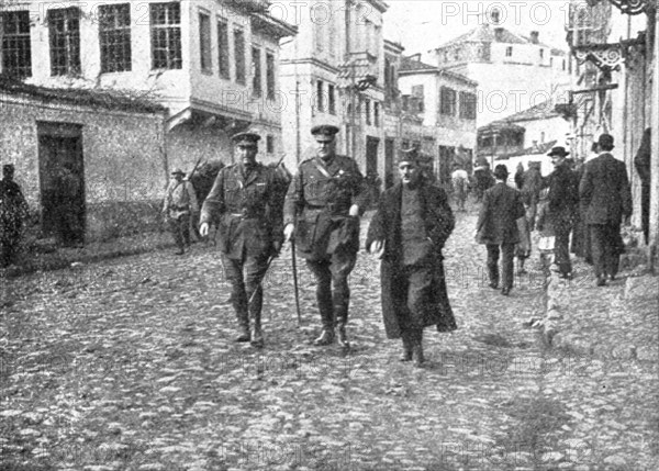 'Les allies a Monastir; L'amiral anglais Troubridge, visitant la ville reconquise', 1916. Creator: Unknown.