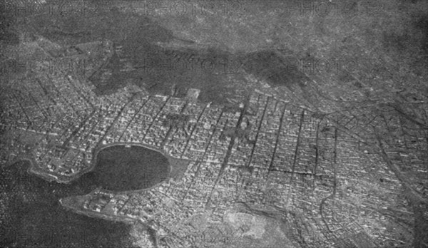 'Athenes vue en avion; le Piree ; dans le port principal, vers le haut de la photographie..., 1916. Creator: Unknown.