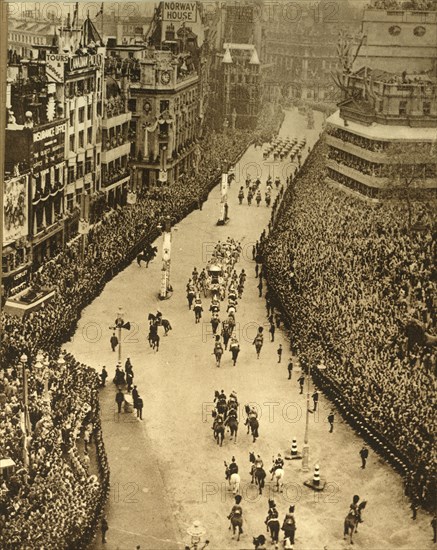 'Homeward Bound Through Trafalgar Square', 1937. Creator: Photochrom Co Ltd of London.