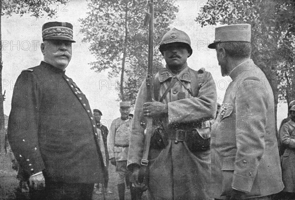 'Autour de la Bataille; Le colonial Mathieu Jouy photographie entre le general Joffre..., 1916 (1924 Creator: Unknown.