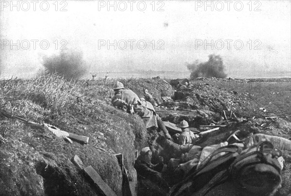 'Veille D'Attaque Generale; Le 2 septembre 1916, nos hommes observent le martelage..., 1916 (1924) Creator: Unknown.