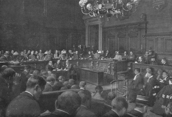 'Le defaitisme et les grands proces; la premiere audience du Conseil de guerre appele..., 1918. Creator: Unknown.