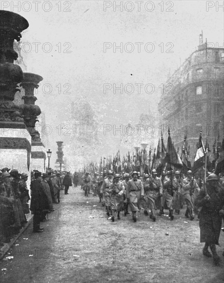 'L'apotheose du Soldat; les drapeaux, venant du Pantheon, descendent la rue Soufflot..., 1920. Creator: Unknown.