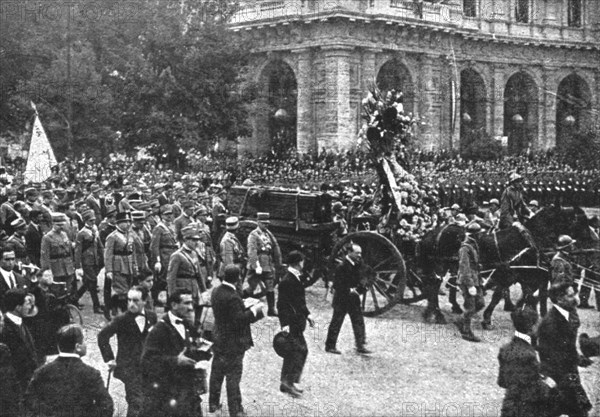 'Le "Soldat Inconnu" italien; a Rome: le corps est conduit a l'eglise Santa Maria degli...1921. Creator: Unknown.