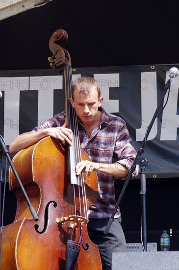 Tom Moore, Remi Harris and Tom Moore Duo, Battle Jazz Weekend, Battle, East Sussex, 24 July 2022. Creator: Brian O'Connor.