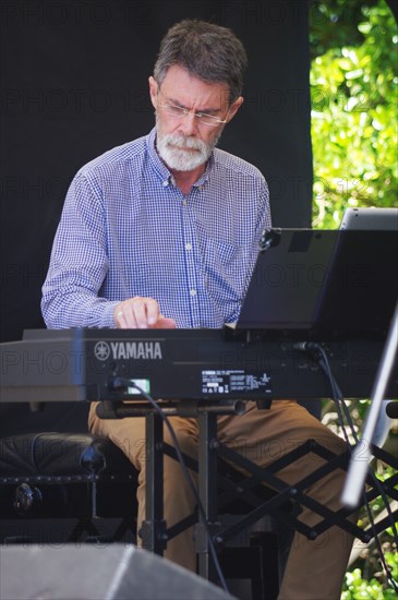 Andy Cleyndert, Alan Barnes Trio, Battle Jazz Weekend, Battle, East Sussex, 24 July 2022. Creator: Brian O'Connor.