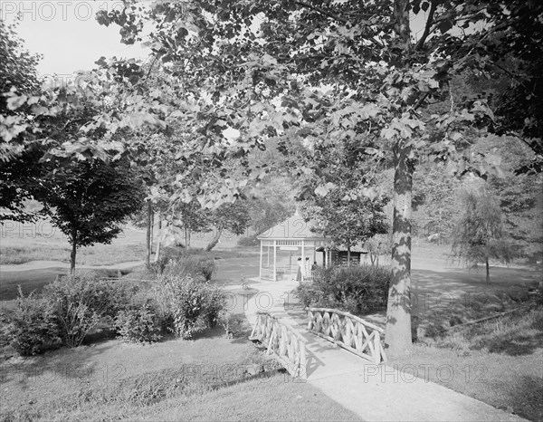 Magnesia spring, Virginia Hot Springs, c.between 1910 and 1920. Creator: Unknown.