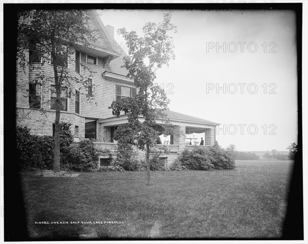 Owensia i.e. Onwentsia Golf Club, Lake Forest, Ill., between 1901 and 1906. Creator: William H. Jackson.