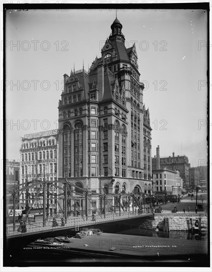 Pabst Bl'g., Milwaukee, between 1900 and 1915. Creator: Unknown.