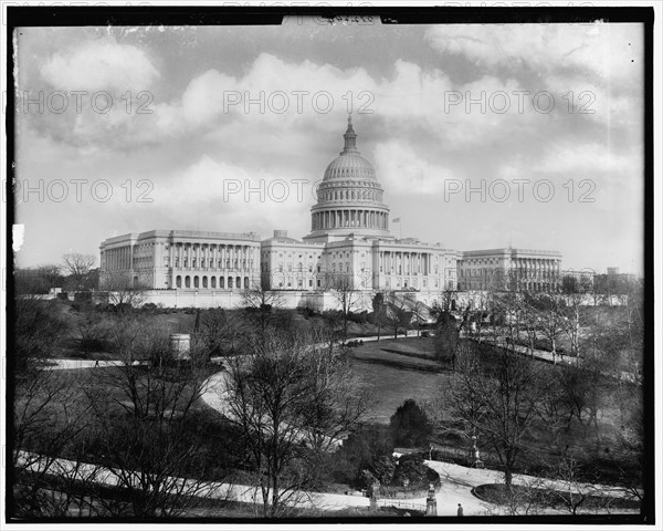 West front, United States Capitol, Washington, D.C., between 1910 and 1920. Creator: Unknown.