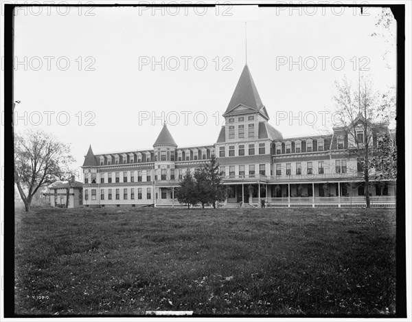 Egnew-Avery Hotel, Mount Clemens, Mich., between 1880 and 1899. Creator: Unknown.