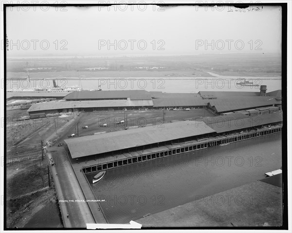 The Docks, Savannah, Ga., between 1900 and 1915. Creator: Unknown.