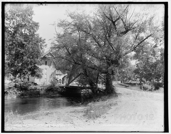 Old mill at Minsi, Marshall Creek, Pa., between 1890 and 1901. Creator: Unknown.