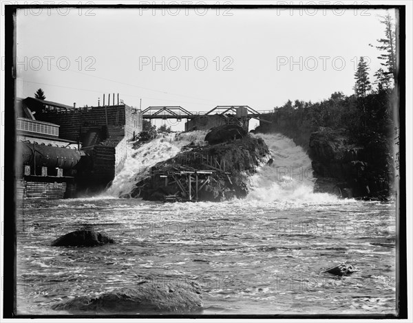 Quinnesee [sic] Falls, near view, between 1880 and 1899. Creator: Unknown.