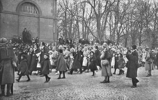 'La patrie retrouvee; A Dieuze le 17 novembre 1918: arrivee des premiers soldats francais..., 1918. Creator: Unknown.