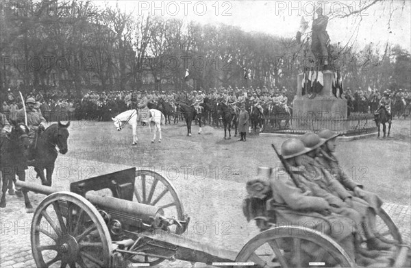 'Notre entrée a Metz; Les troupes francaises defilent, 19 novembre 1918, sur l'esplanade de..., 1918 Creator: Unknown.