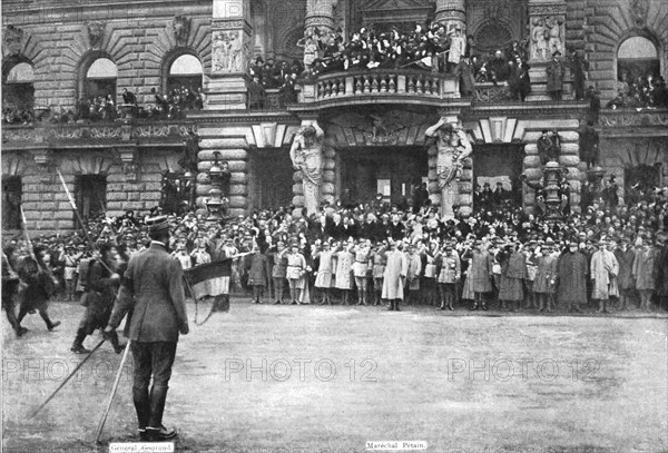 'Petain et Foch a Strasbourg; a Strasbourg, le 25 novembre 1918, sur le place de la..., 1918. Creator: Unknown.