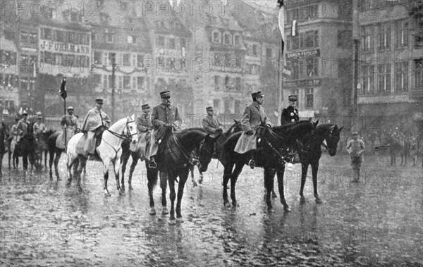 'Petain et Foch a Strasbourg; Le 27 novembre: le marechal Foch, a cheval, entre les..., 1918. Creator: Unknown.