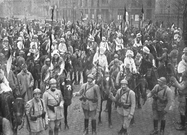 'Les fetes du 8 decembre 1918 a Metz; Un escadron feminin: jeunes filles montees sur les..., 1918. Creator: Unknown.