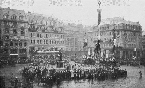 'Les fetes du 9 decembre 1918 a Strasbourg; Le President de la Republique depose une gerbe..., 1918. Creator: Unknown.