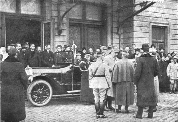 'En Roumanie Liberee; la general Franchet d'Esperey, arrivant a Bucarest, est recu par..., 1918. Creator: Unknown.