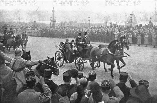 'Les chefs d'etat Allies a Paris; La victoria du roi des Belges et du president de la Repub..., 1918 Creator: Unknown.