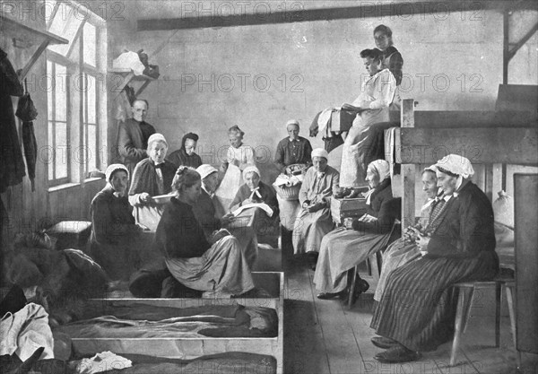 'Prisonnieres; Vielles femmes de la commune du Ban-de-Sapt, dans les Vosges, emmenees.... Creator: Unknown.