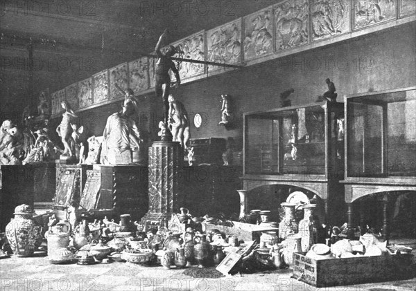 'Nos villes a sac; Statues, vases et tableaux que les Allemands avaient rassembles dans une..., 1918 Creator: Unknown.