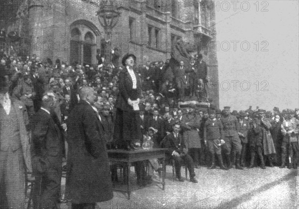 'La Nouvelle Europe; Le regime communiste a Budapest; une actrice du Theatre National..., 1919. Creator: Unknown.