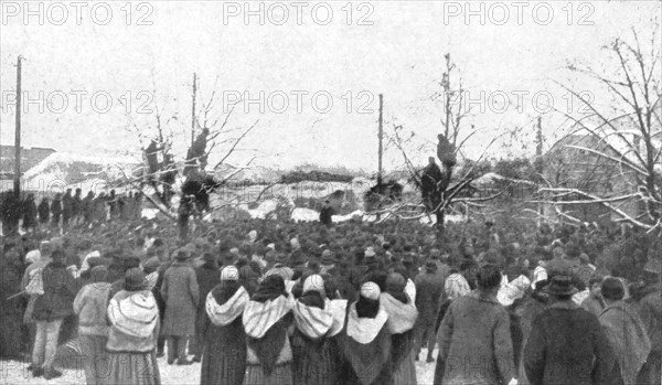 'La Nouvelle Europe; La propagande en Hongrie; la parole communiste prechee en plein air...,1919. Creator: Unknown.