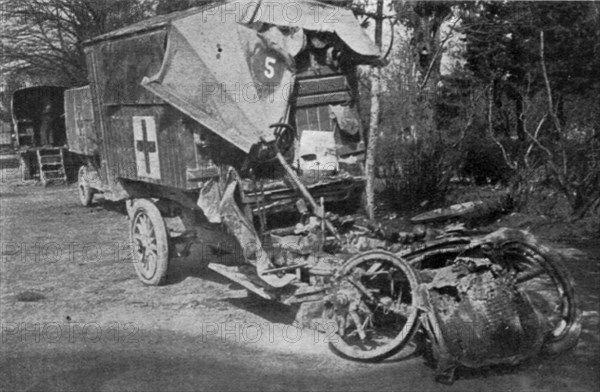 'Les Automobiles militaires au peril et a l'honneur; auto sanitaire affectee a l'evacuation..., 1916 Creator: Unknown.