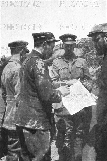 'Les specialistes dans la bataille: Pionniers et Sapeurs; La releve des sapeurs francais..., 1916. Creator: Unknown.