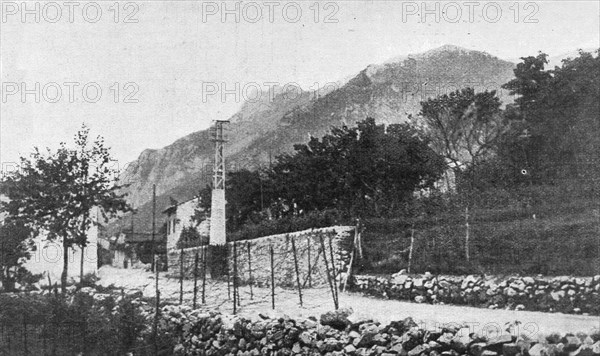 'Arret et recul Autrichiens, Val d'Astico, 17 juin 1916; Monte Cengio, sur le rebord..., 1916. Creator: Unknown.