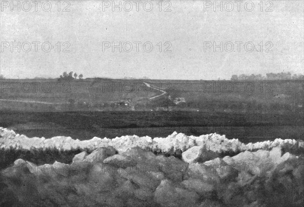 'La Bataille de la Somme; avant l'offensive de la Somme: en avant, une tranchee de..., 1916. Creator: Unknown.