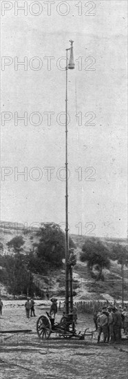 'Dix jours de bataille sur la Somme; Un periscope geant sur roues pris aux Allemands dans..., 1916. Creator: Unknown.