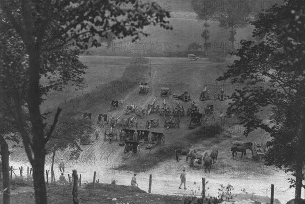 'L'infanterie coloniale a la bataille de la Somme; rassemblement d'une partie des canons..., 1916. Creator: Unknown.