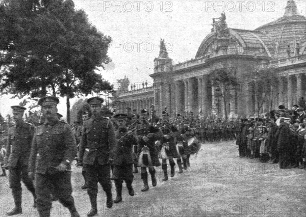 ''Le 14 juillet 1916 a Paris; les "Bag-pipers" ecossais', 1916. Creator: Unknown.
